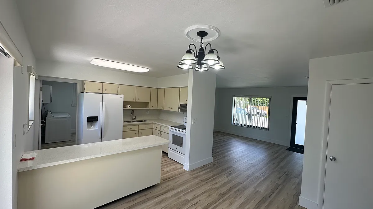 Building Photo - 5110 SW 106th Ave