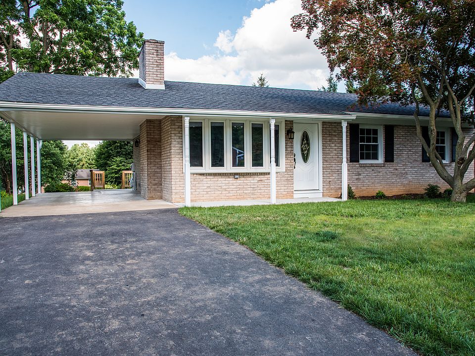 1st image of 10903 Oak Forest Cir