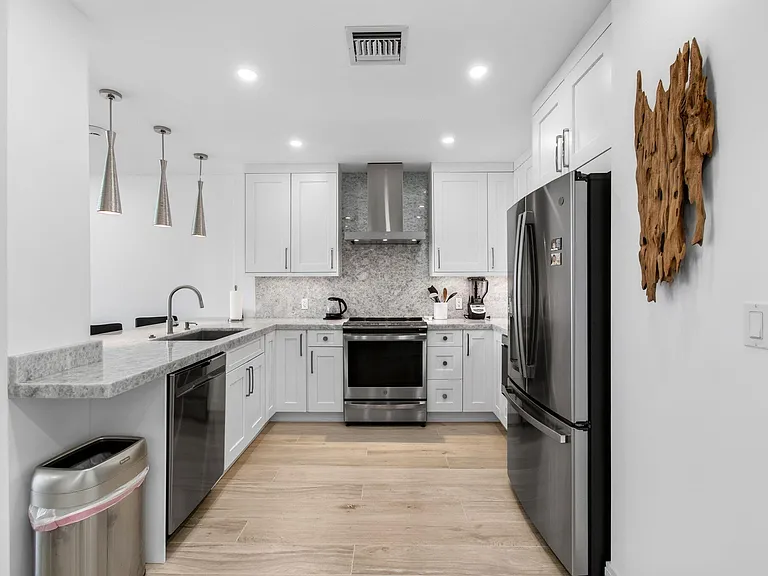 120 N Ocean Blvd #203 — Photo 21