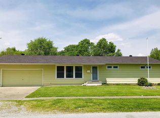611 W Sylvia Ave, Christopher, IL 62822