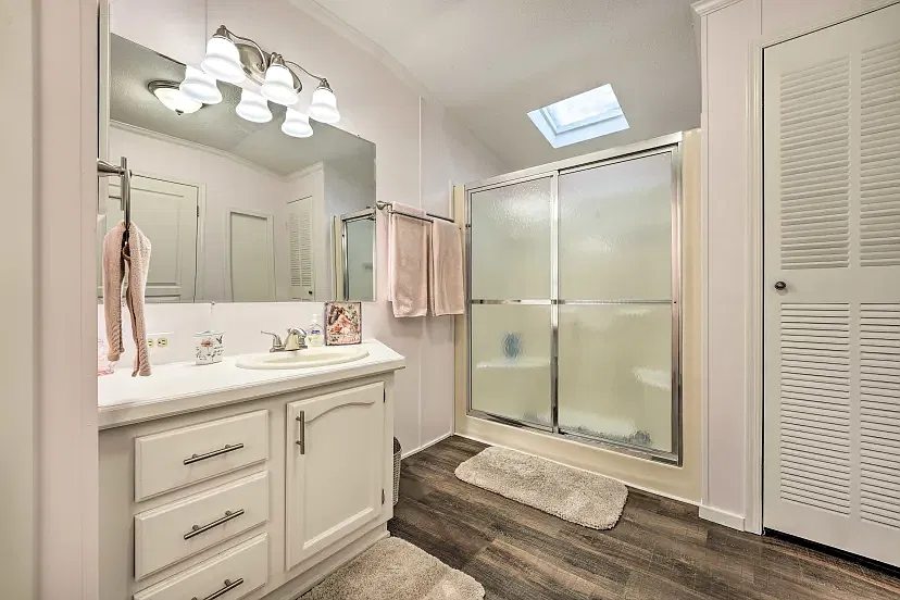 2 bed, 1200 sqft, $2,300 — Photo 2