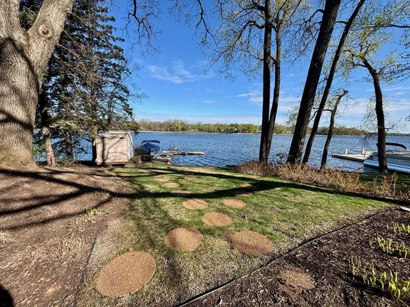799 Heinel Dr, Roseville, MN 55113