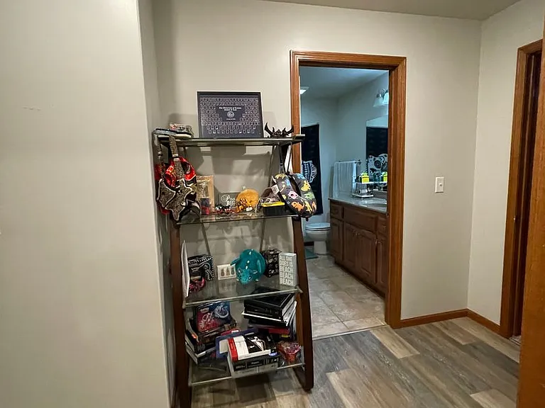825 Locharno Dr — Photo 29