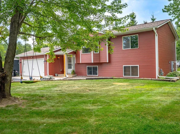 5169 Evergreen Trl, North Branch, MN 55056