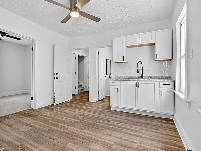 9418 Parkview Ave — Photo 8