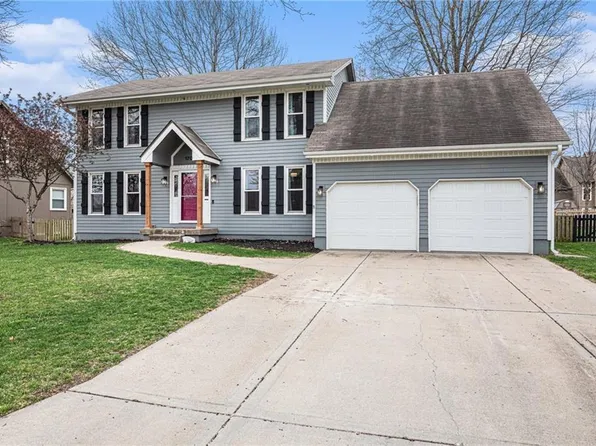 1704 SW Stonecreek Dr, Blue Springs, MO 64015