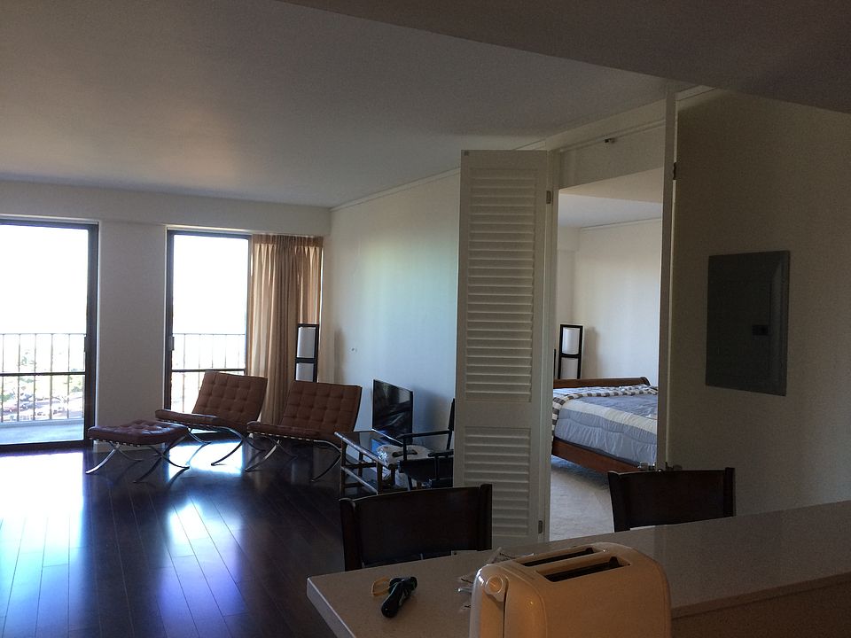 Living Room - Master Br