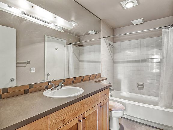 Large Continental Bath