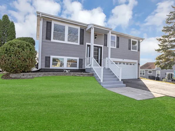 391 Nantucket Ct, Bartlett, IL 60103