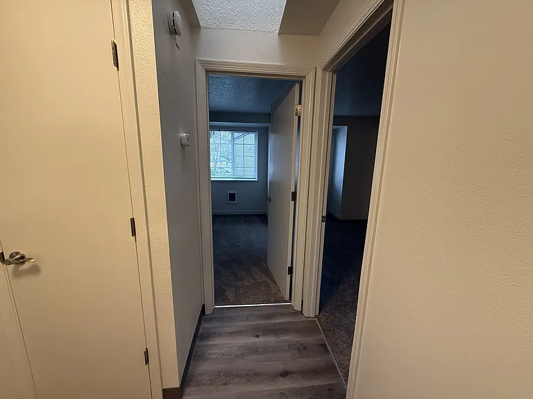 London Pointe Apartments — Photo 13