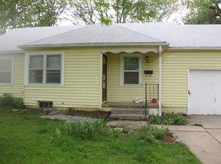 933 N Ridgewood Dr, Wichita, KS 67208