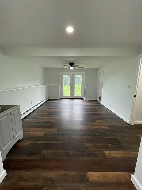 3 bed, 2.0 bath, 878 sqft, $3,200 — Photo 2