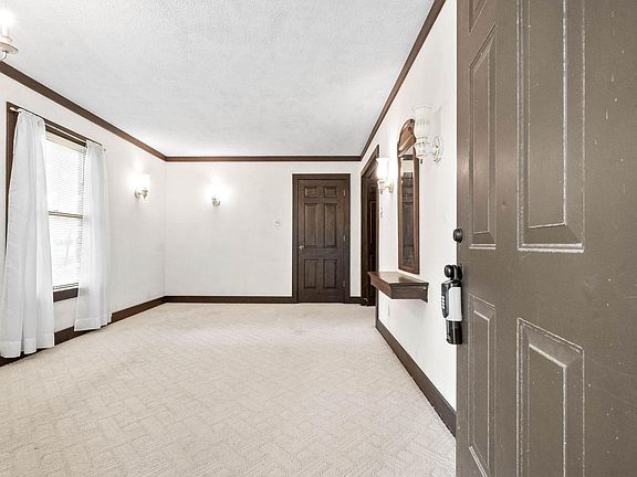 5th image of 119 S Sunset Cir
