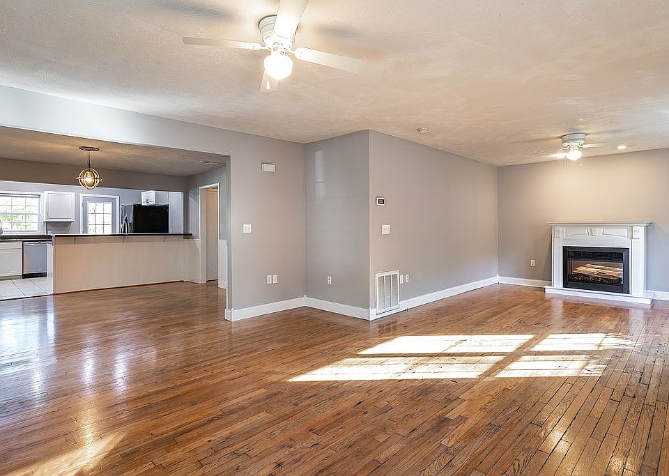 Bonus/office area. 