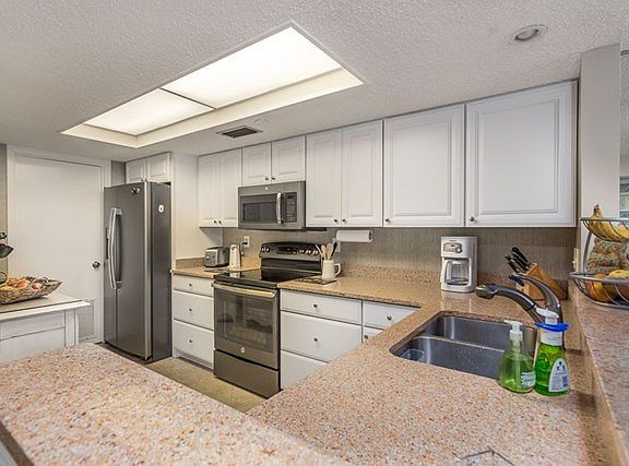 4th image of 1470 Wood Ave APT 307