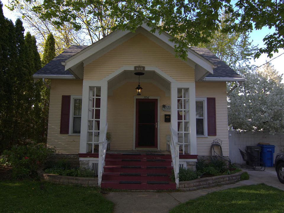 1st image of 706 O'Connell St