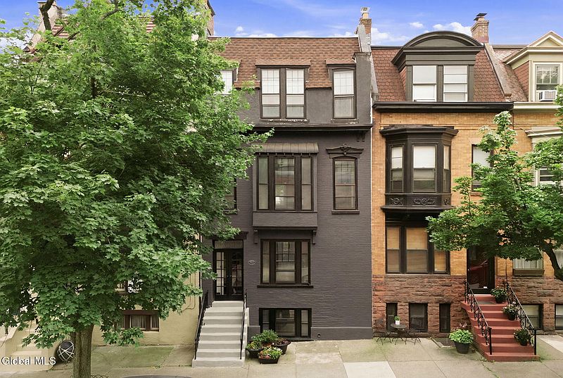 2nd image of 142 Chestnut Street