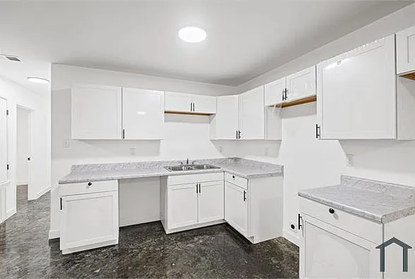 5 bed, $1,750 — Photo 1