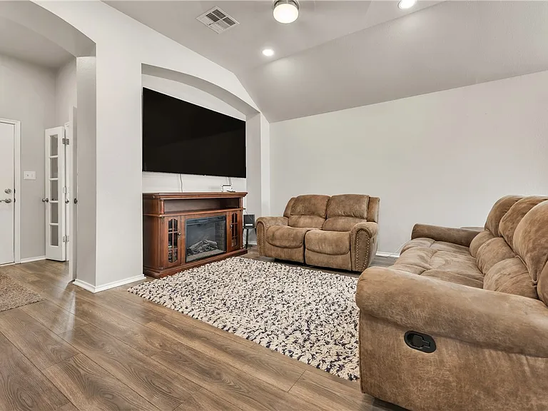5130 Sagewood Dr — Photo 3