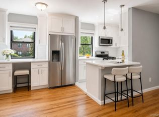 245-02 61st Ave #L, Little Neck, NY 11362