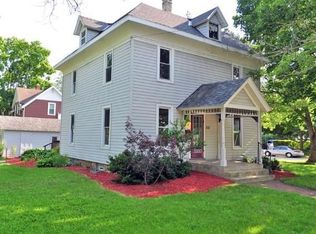 301 Pearl Ave, Mukwonago, WI 53149