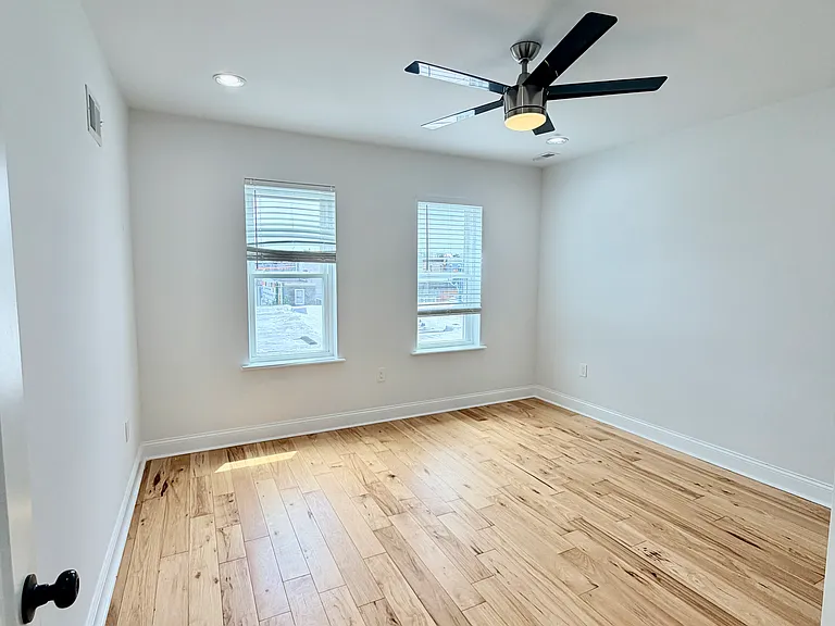 640 Emily St — Photo 15