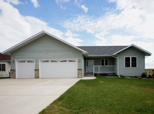 6614 Wellington Dr, Rapid City, SD 57702