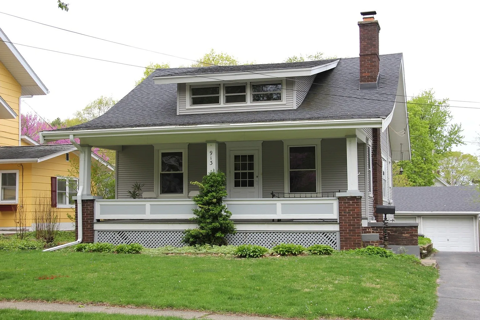 913 Broadway photo 1