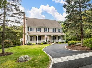 86 Round Lake Rd, Ridgefield, CT 06877