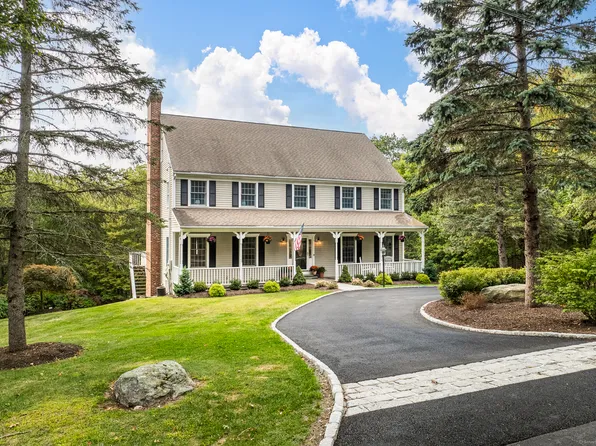 86 Round Lake Road, Ridgefield, CT 06877