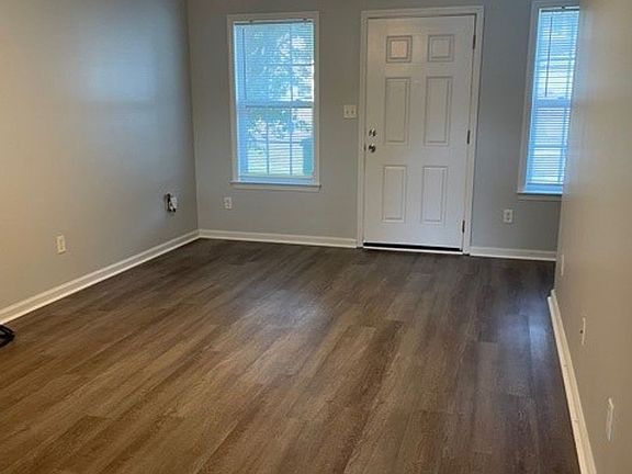 2nd image of 2709 Pineview Dr #B