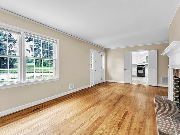 3rd image of 207 Butler Springs Rd