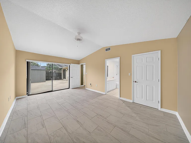 1567 Pheasant Walk #B — Photo 10