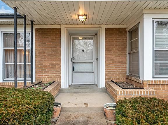 2nd image of 950 Shandel Dr