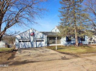 908 S 17th Ave, Freeport, IL 61032