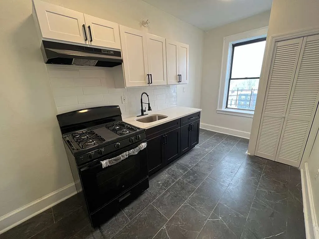 2 bed, $1,800 — Photo 1
