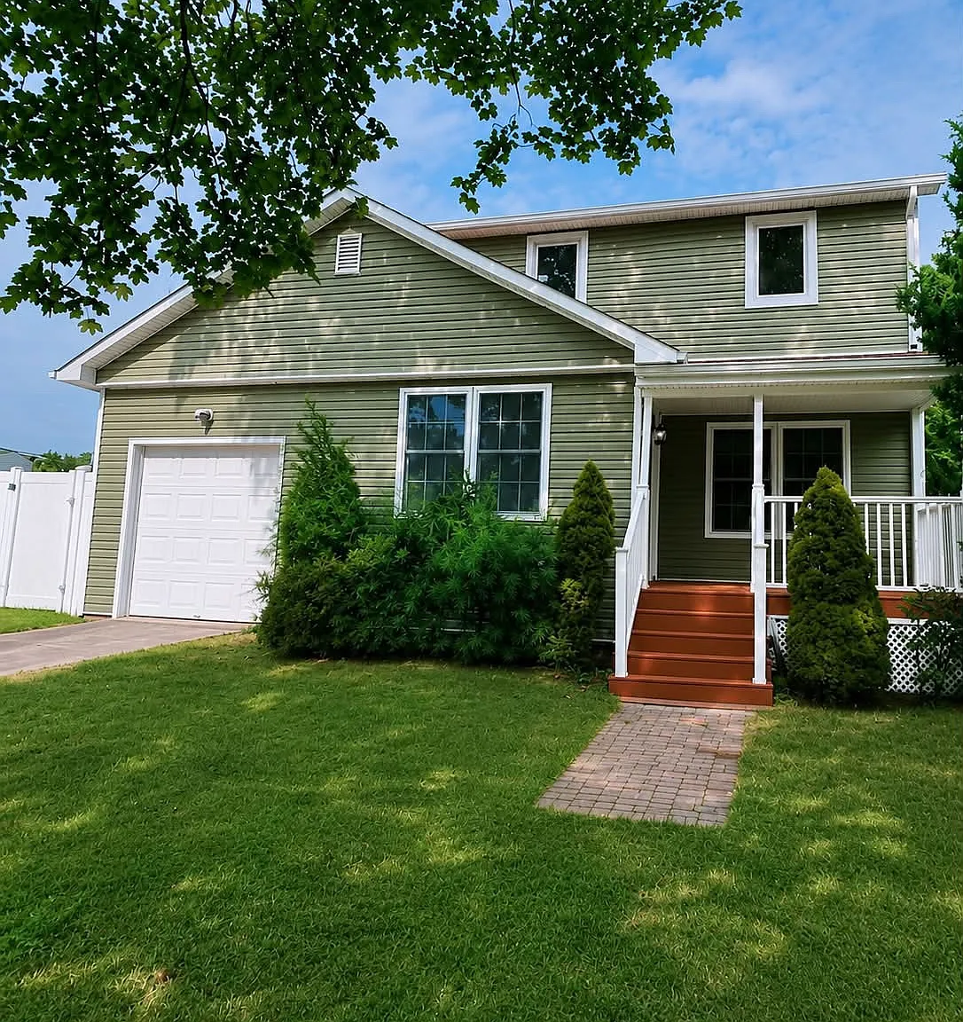 Minerva Ln, Centereach — Photo 1