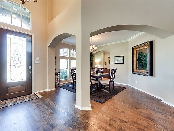 3rd image of 1011 Beechwood Dr