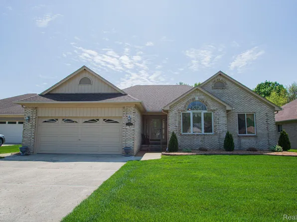 20840 Parkplace Ln, Clinton Township, MI 48036