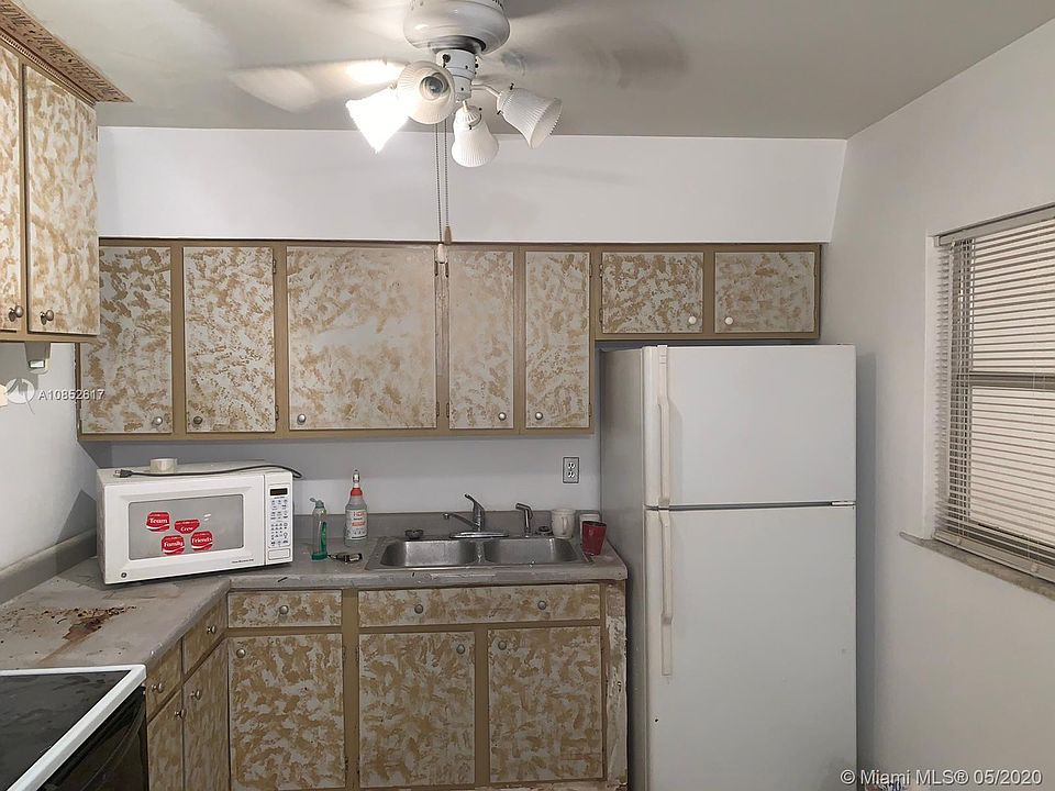 2nd image of 313 SW 9th Ter #0