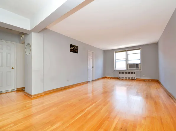 759 East 10th Street image 1 of 12