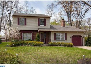 22 Shadow Stone Dr, Blackwood, NJ 08012