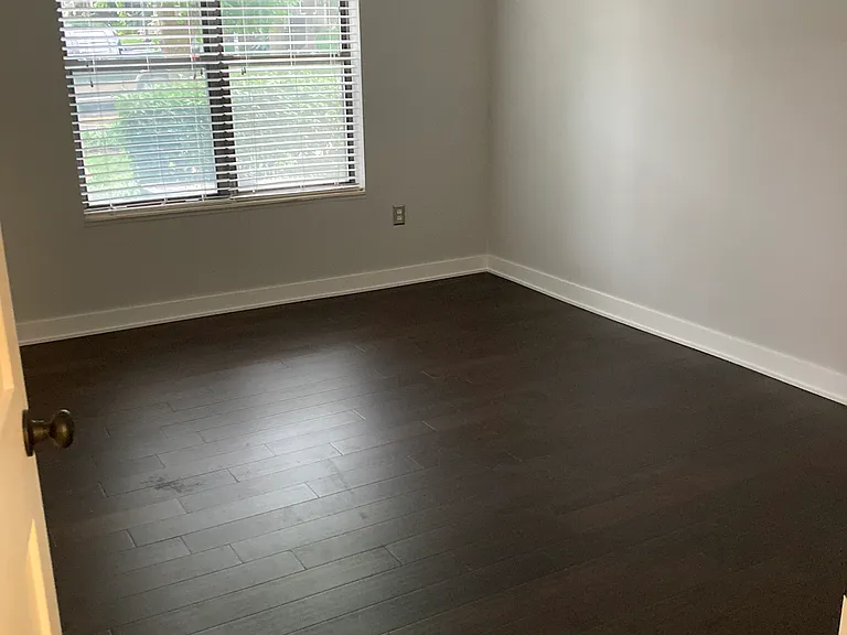 435 W 9th St #104 — Photo 8