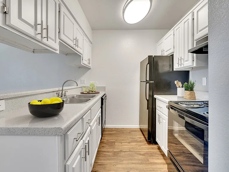 Tesoro Apartments — Photo 33