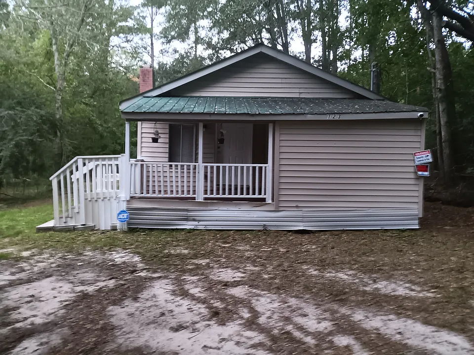 123 Lucille Rd