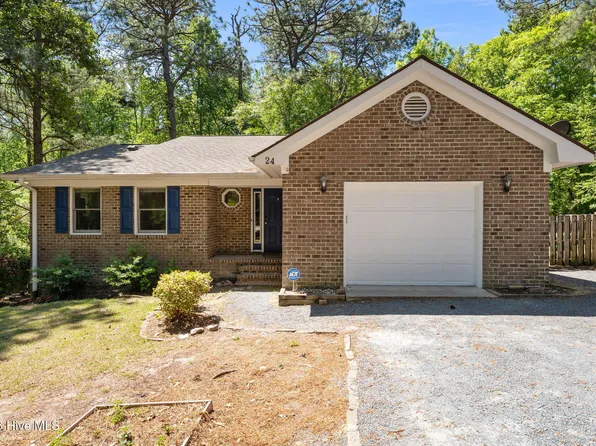 24 Spring Lake Dr, Pinehurst, NC 28374