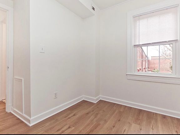 3rd image of 1030 S Barton St Unit 277