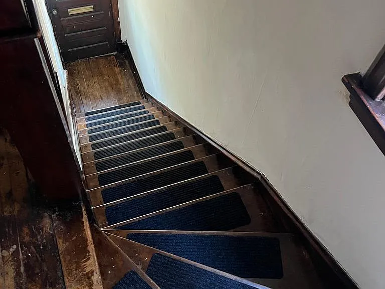 Private Front Entry Staircase