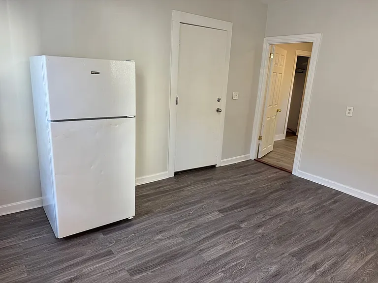 27 Camden Ave — Photo 3