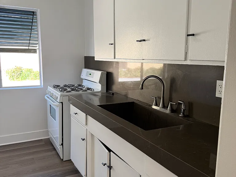 SEP-BUR APARTMENTS — Photo 3